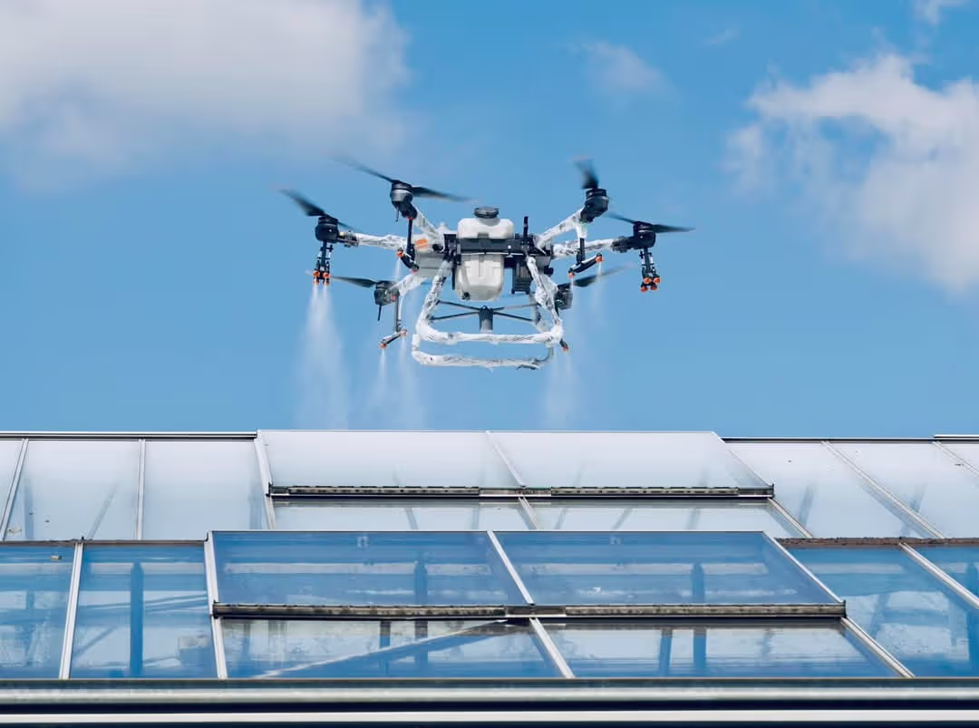 drone per l'ombreggiatura di una serra